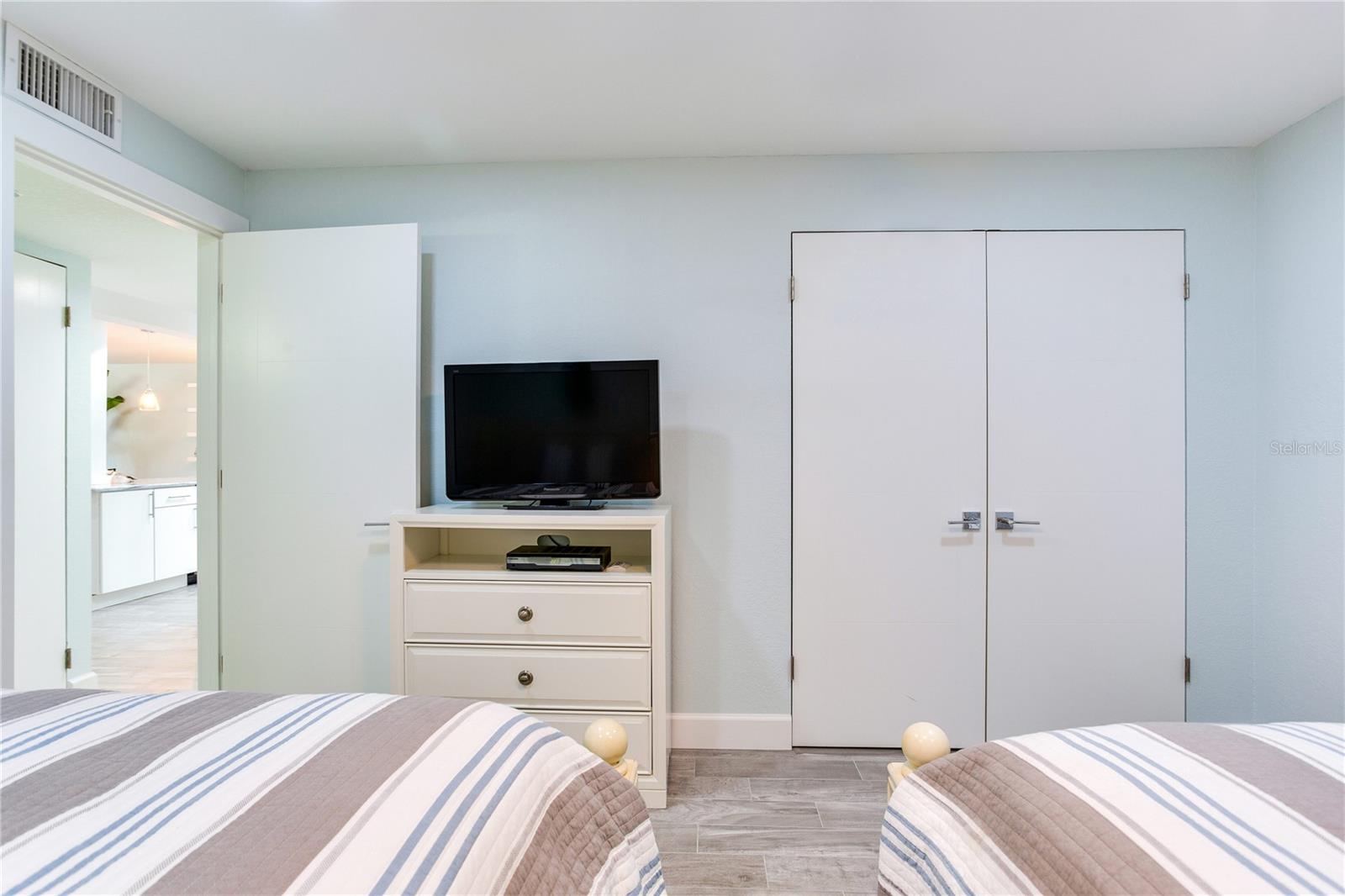 18400 GULF BLVD #1211, INDIAN SHORES, FL, 33785