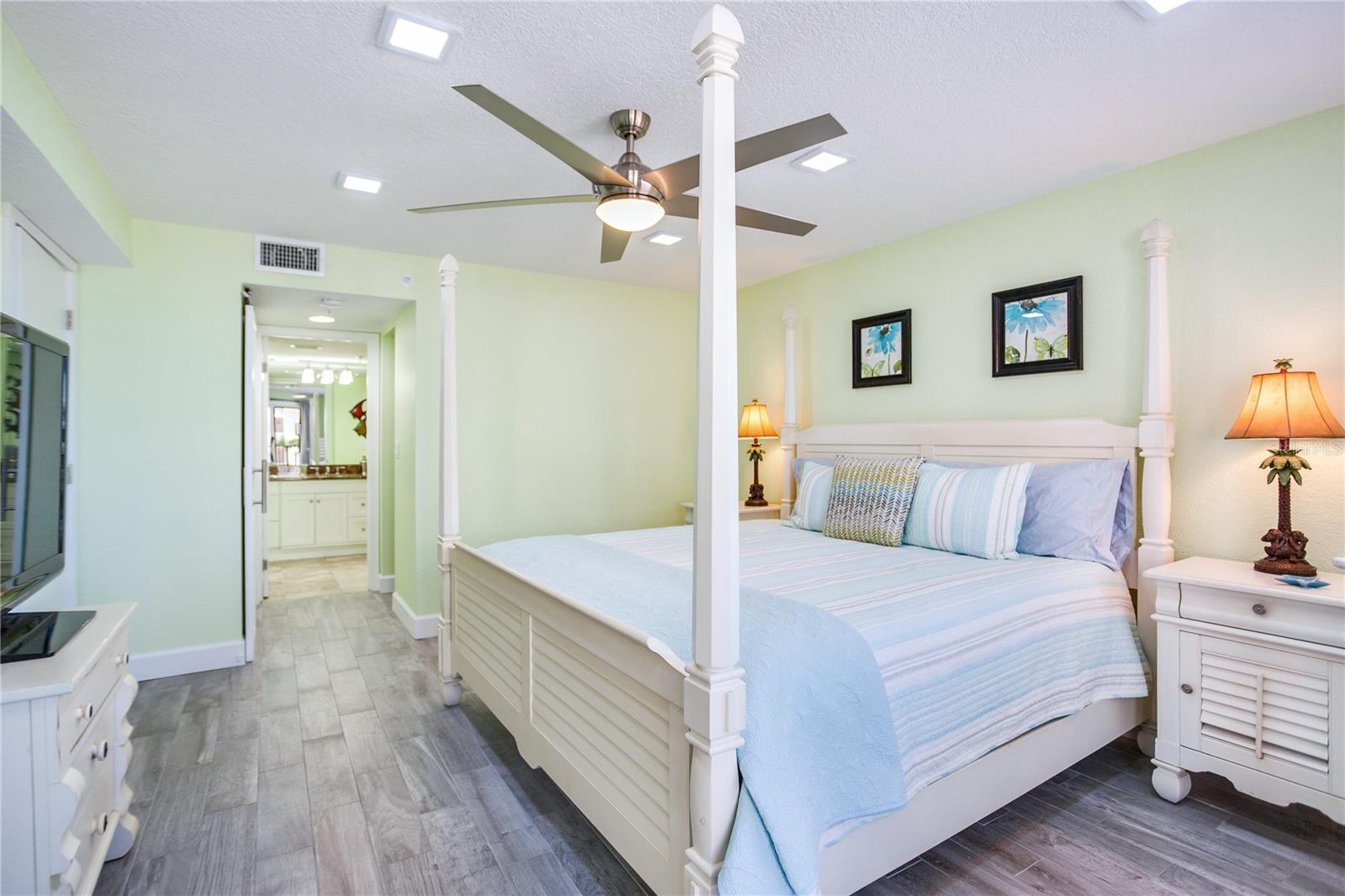 18400 GULF BLVD #1211, INDIAN SHORES, FL, 33785