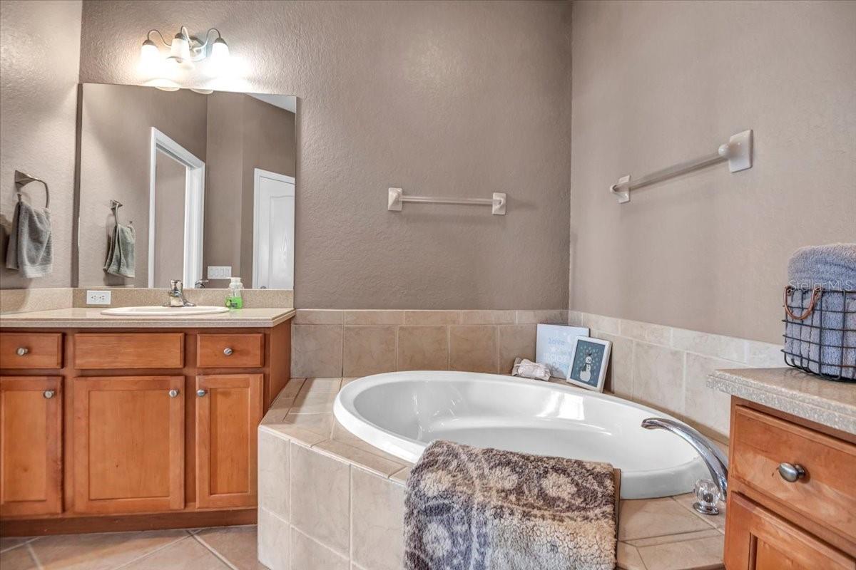 2212 WEAVER BIRD LN, VENICE, FL, 34292