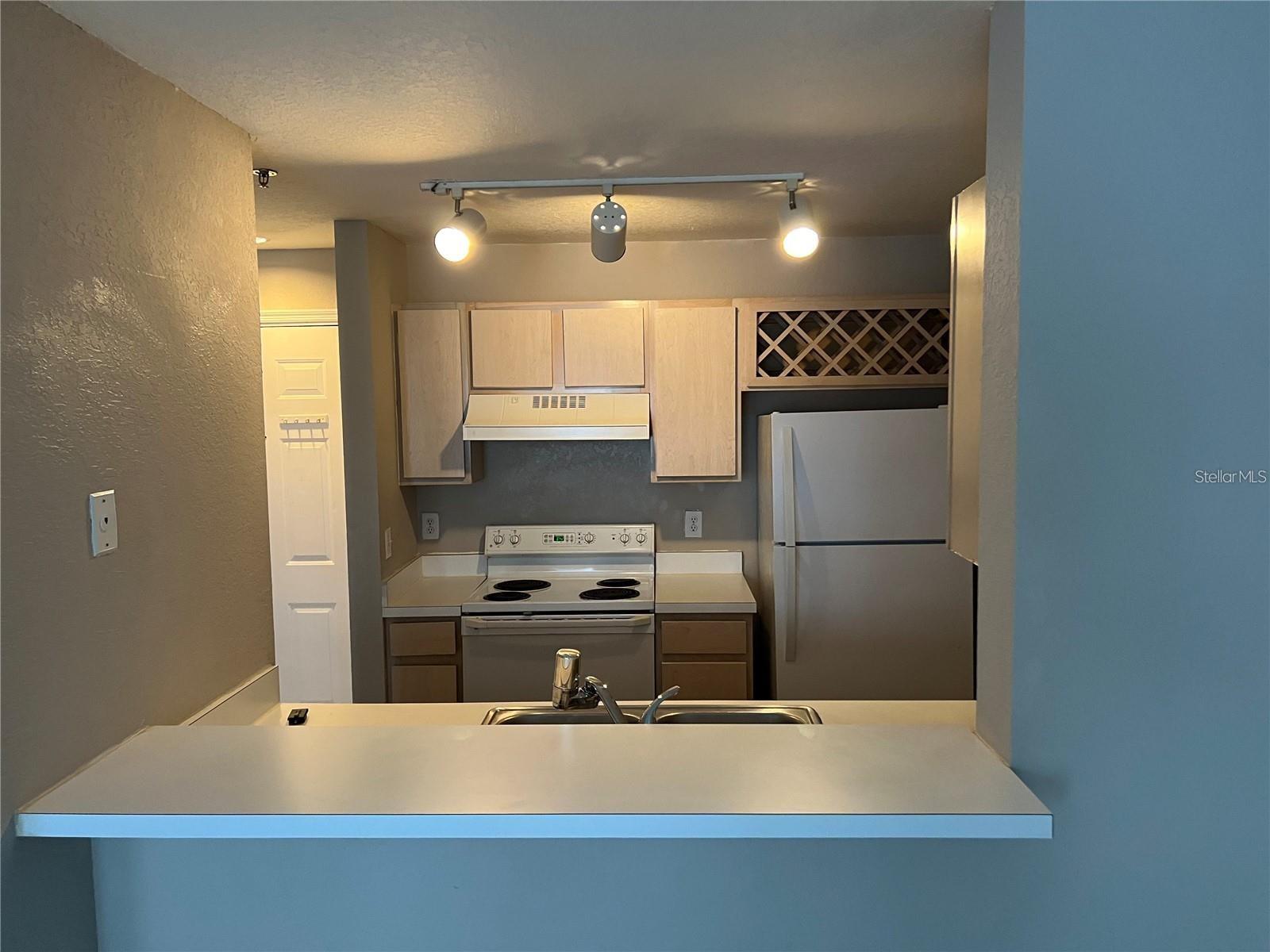 8517 SEA HARBOUR LN #207, TEMPLE TERRACE, FL, 33637