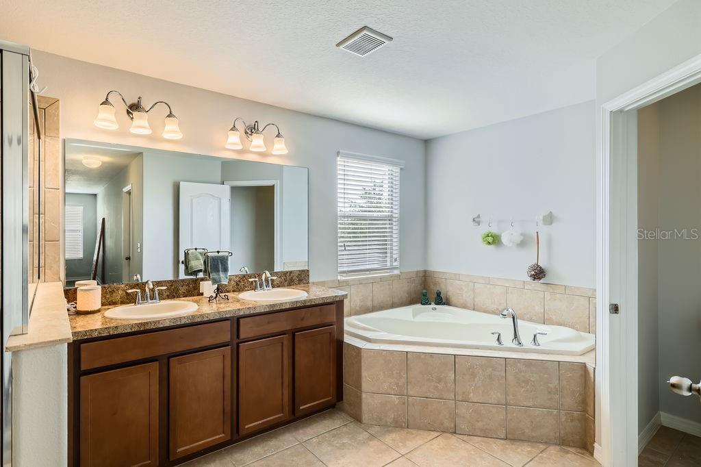 15707 SIGNATURE DR., WINTER GARDEN, FL, 34787