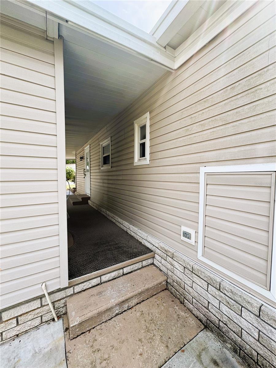 139 ROYAL PALM DR, LEESBURG, FL, 34748