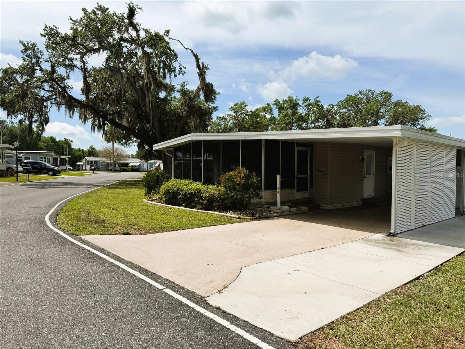 139 ROYAL PALM DR, LEESBURG, FL, 34748