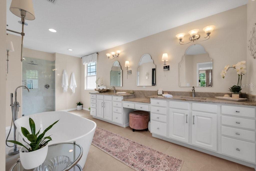 5913 FLATWOODS MANOR CIR, LITHIA, FL, 33547
