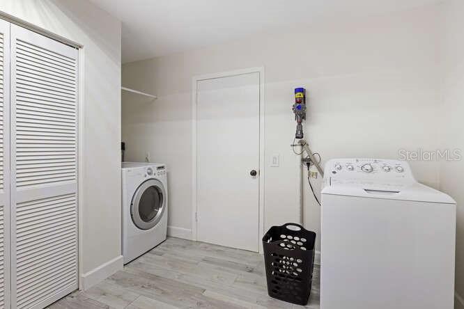 6442 COLONIAL DR, SARASOTA, FL, 34231