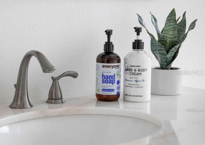 6442 COLONIAL DR, SARASOTA, FL, 34231