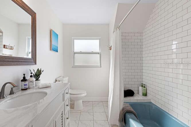 6442 COLONIAL DR, SARASOTA, FL, 34231