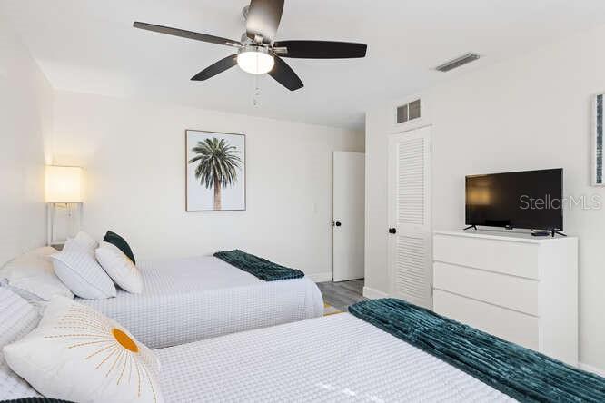 6442 COLONIAL DR, SARASOTA, FL, 34231