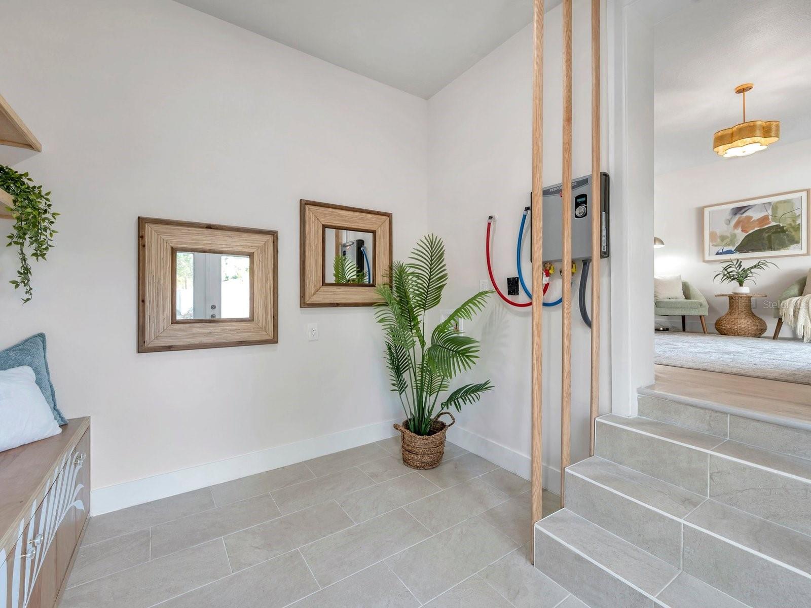 400 38TH AVE NE, ST PETERSBURG, FL, 33703