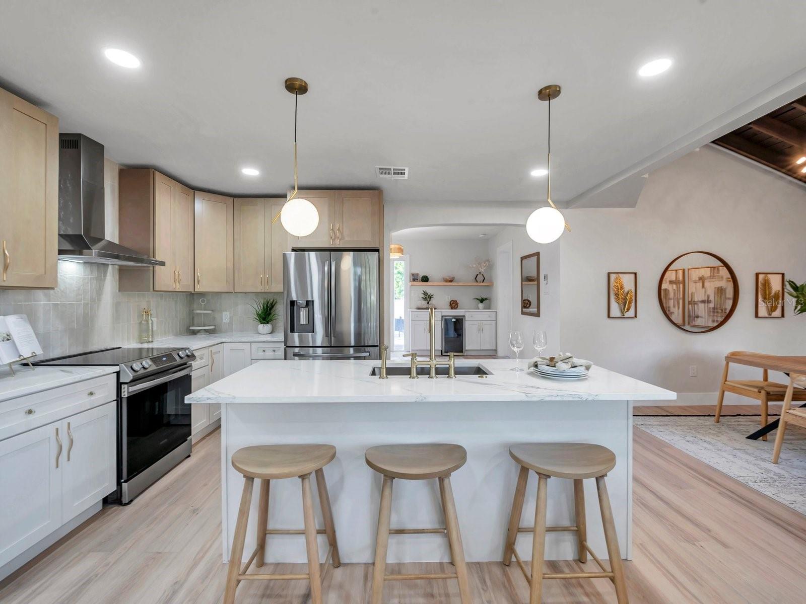 400 38TH AVE NE, ST PETERSBURG, FL, 33703