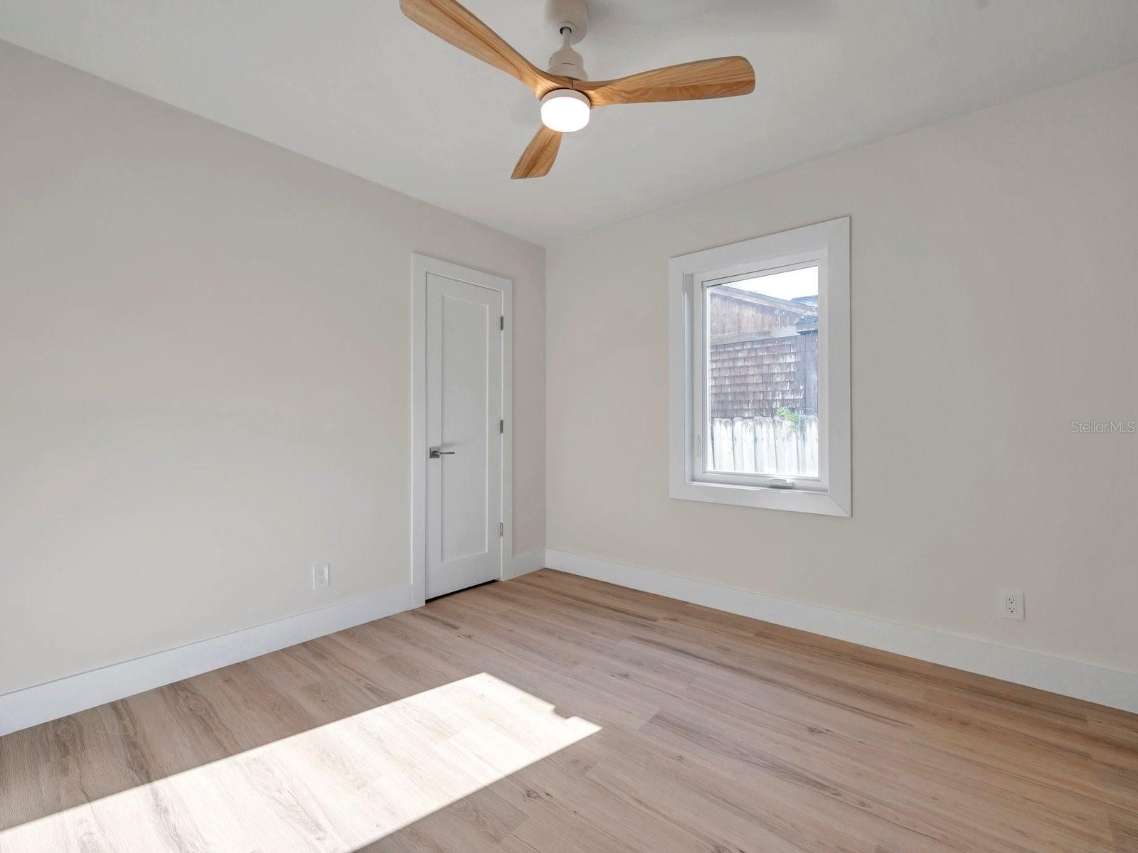 400 38TH AVE NE, ST PETERSBURG, FL, 33703