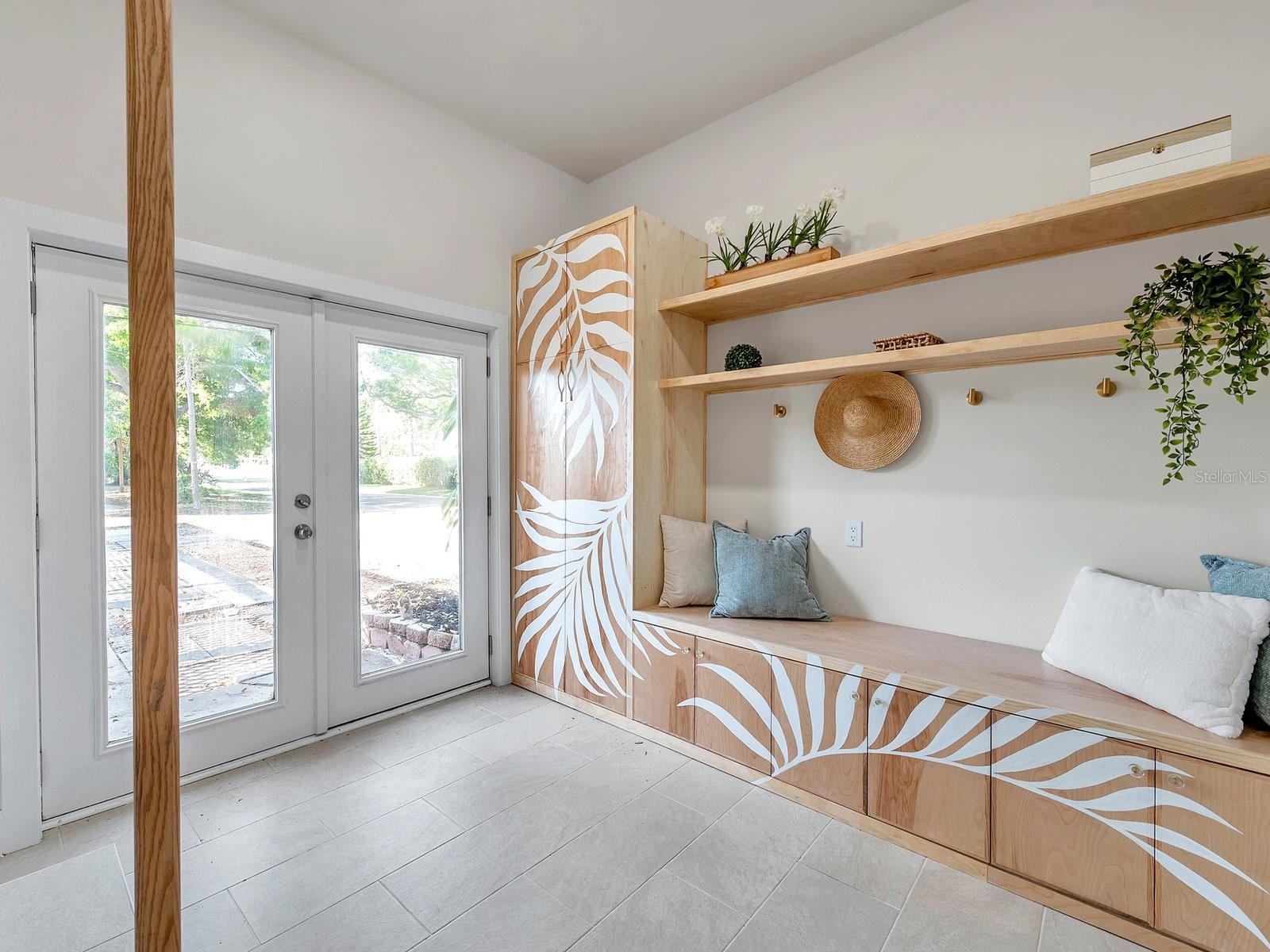 400 38TH AVE NE, ST PETERSBURG, FL, 33703