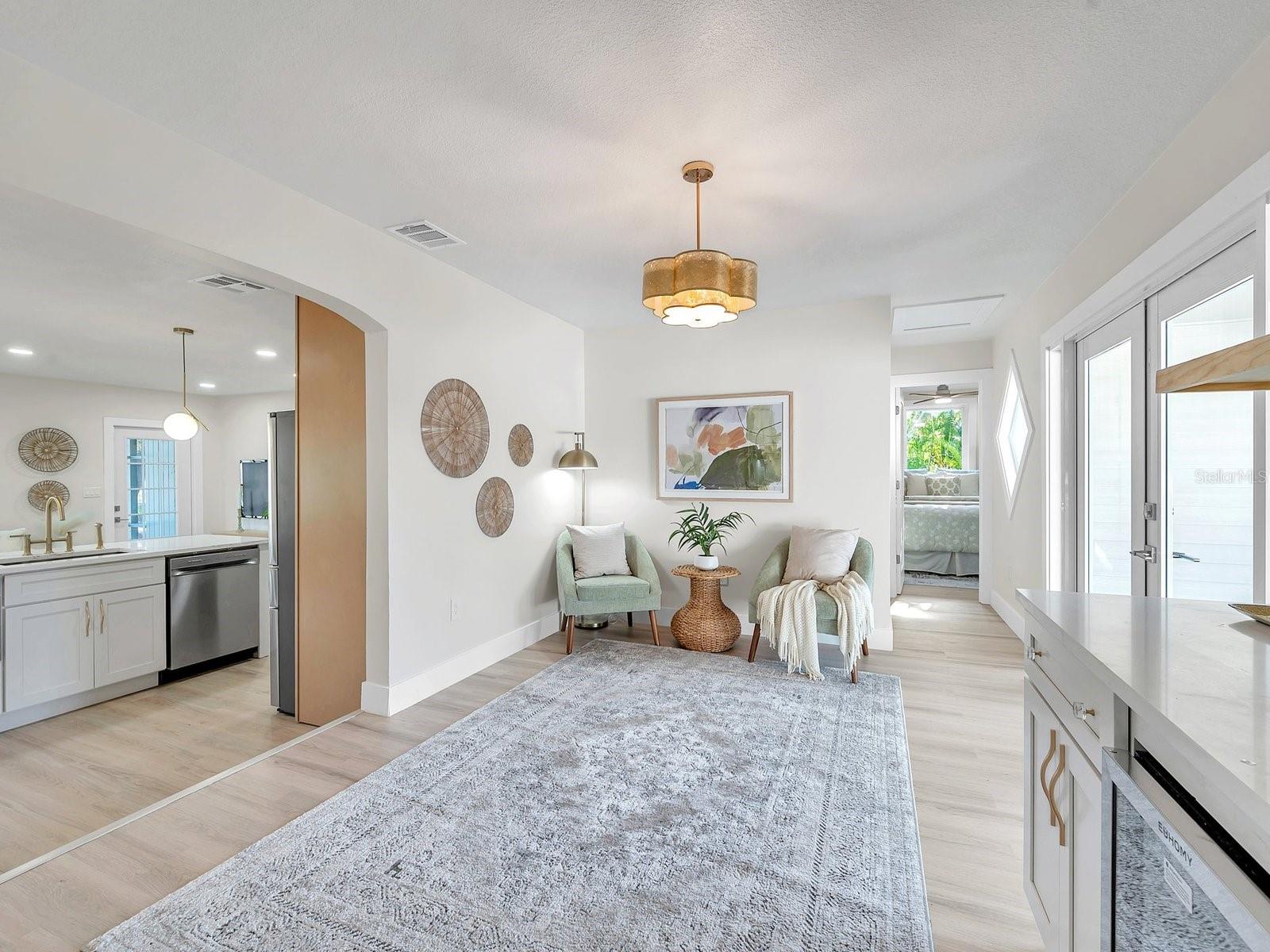 400 38TH AVE NE, ST PETERSBURG, FL, 33703