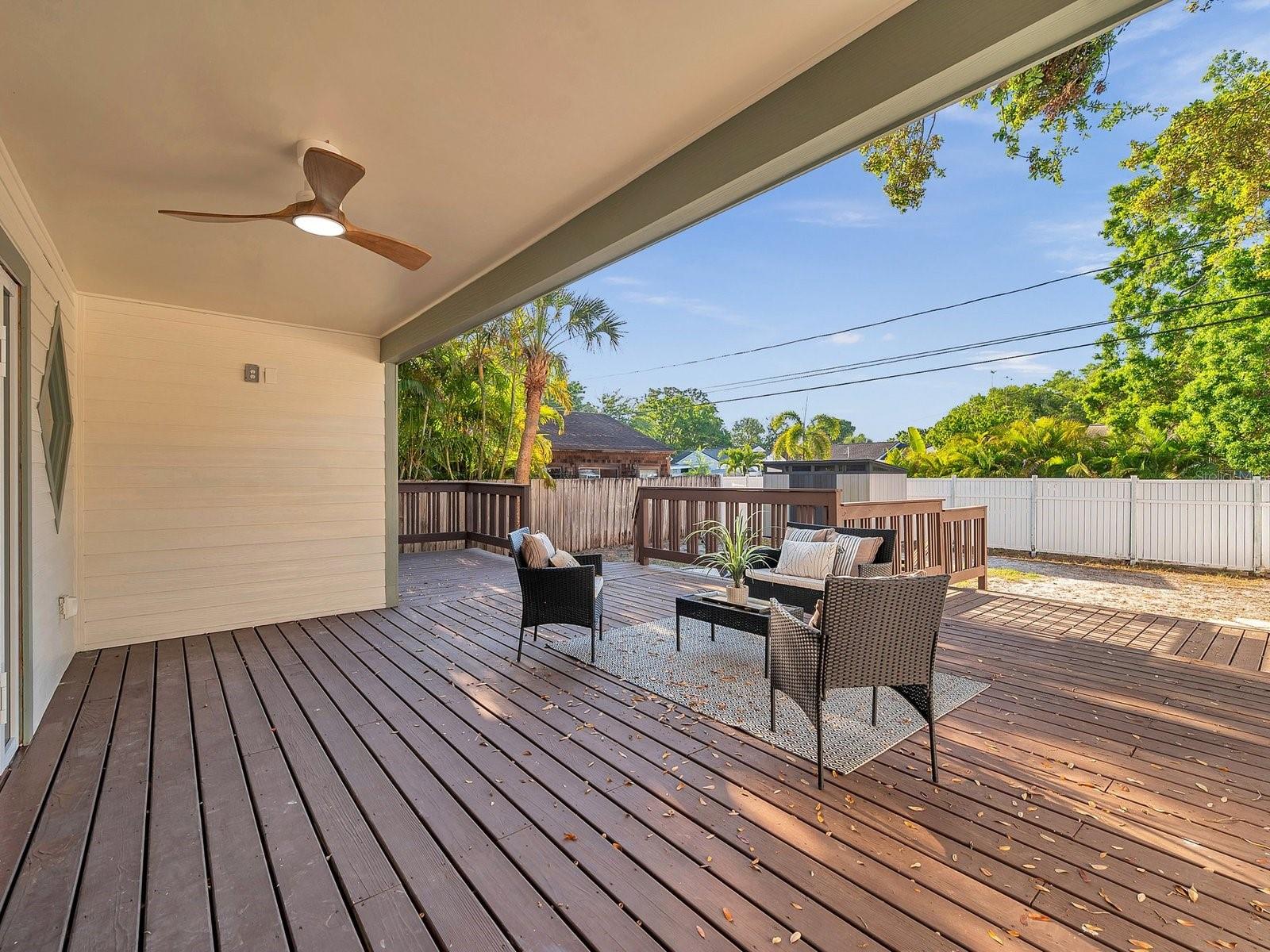 400 38TH AVE NE, ST PETERSBURG, FL, 33703