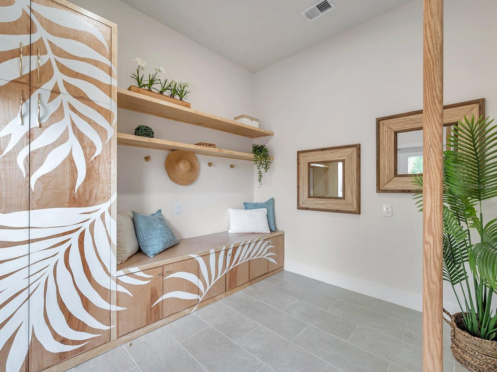 400 38TH AVE NE, ST PETERSBURG, FL, 33703