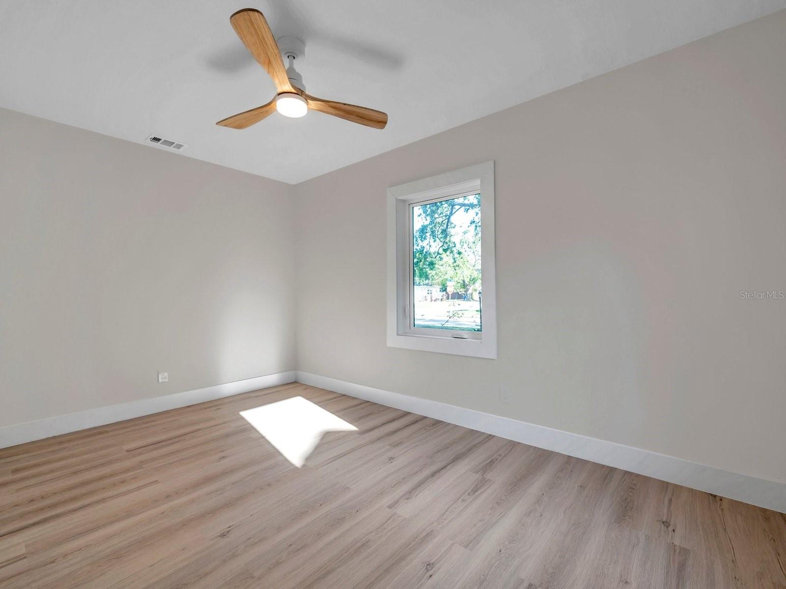 400 38TH AVE NE, ST PETERSBURG, FL, 33703