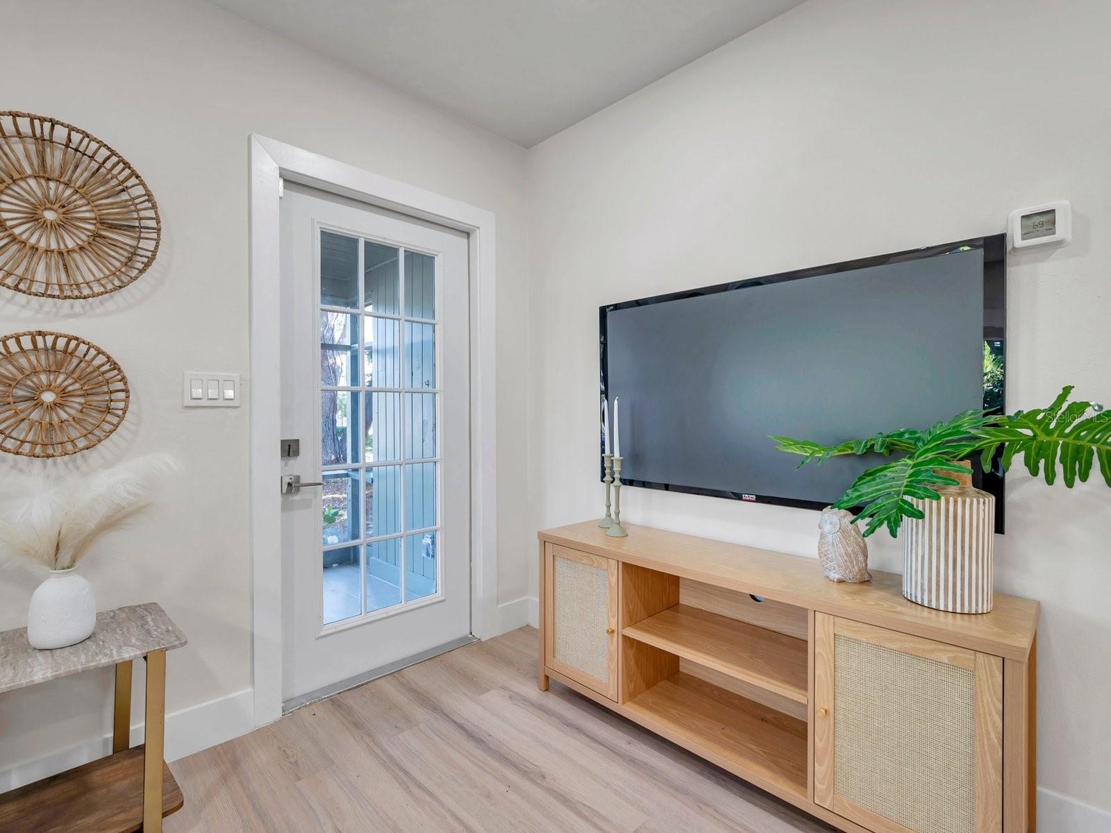 400 38TH AVE NE, ST PETERSBURG, FL, 33703