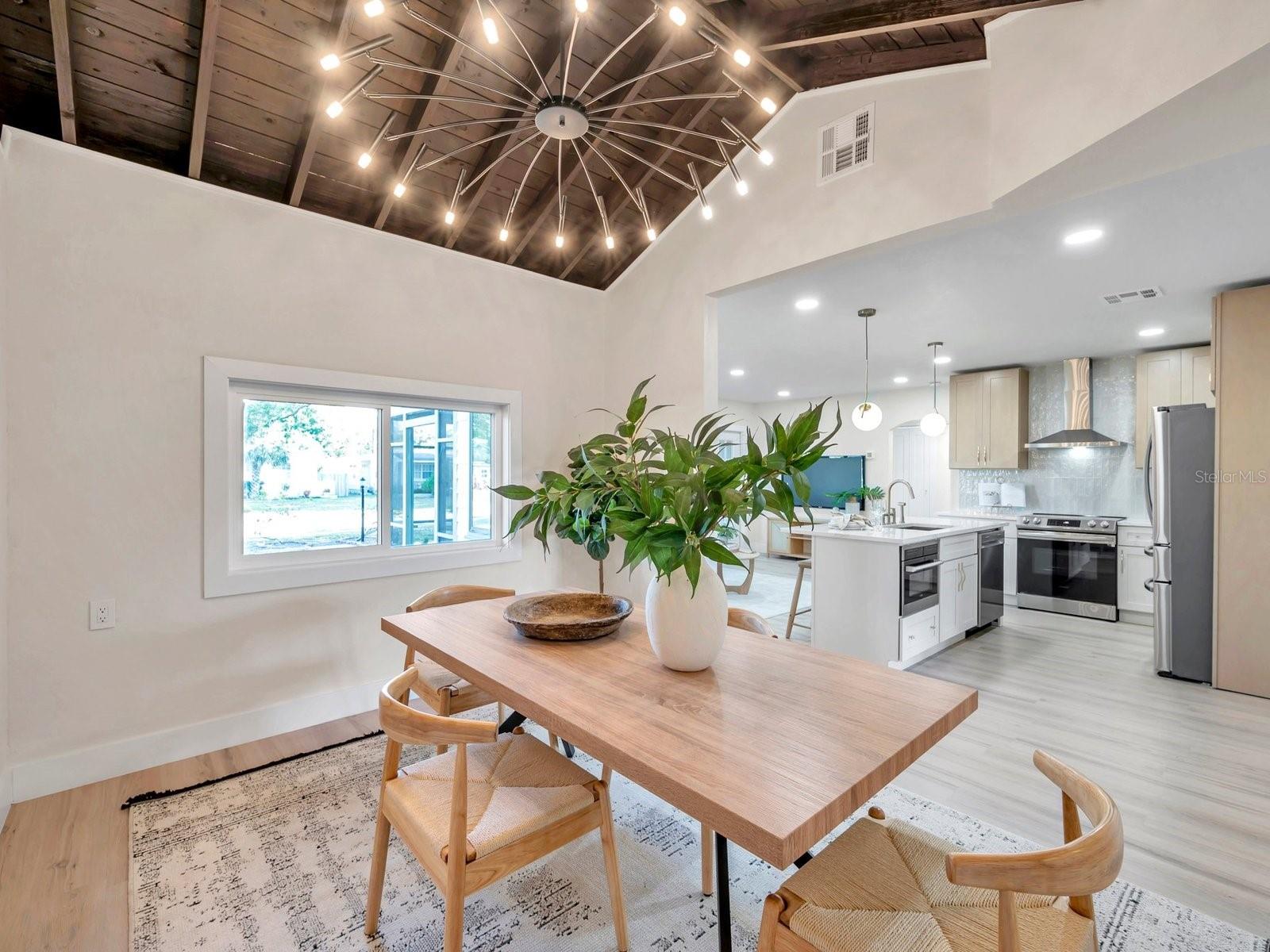 400 38TH AVE NE, ST PETERSBURG, FL, 33703