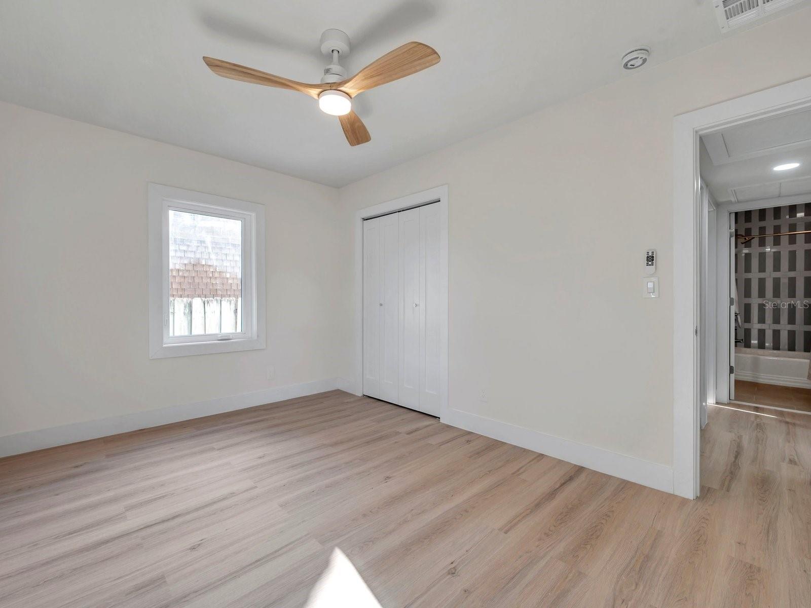 400 38TH AVE NE, ST PETERSBURG, FL, 33703