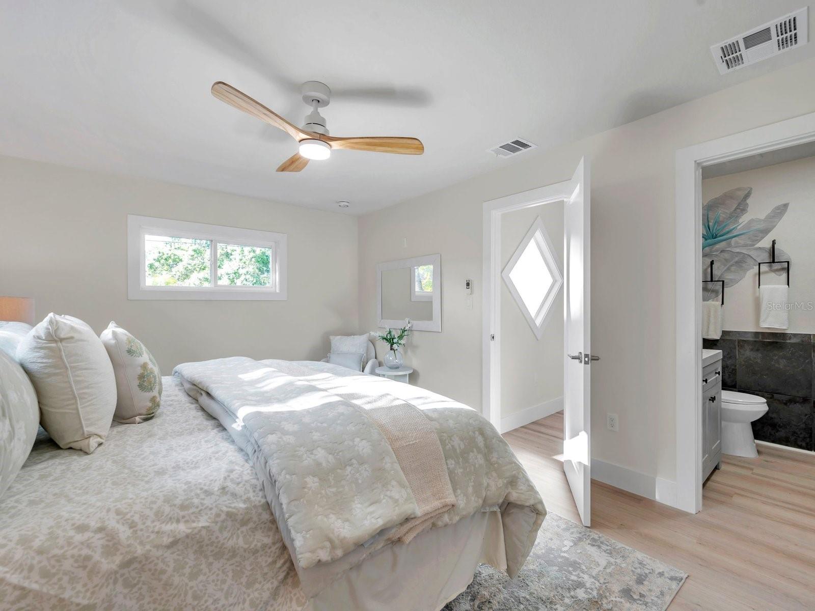 400 38TH AVE NE, ST PETERSBURG, FL, 33703