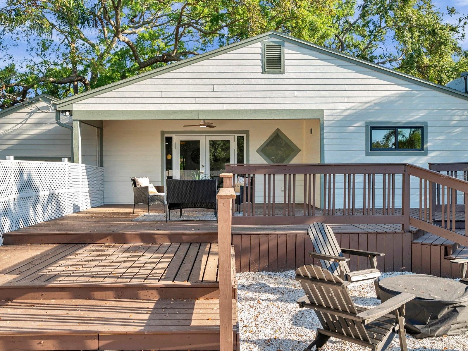 400 38TH AVE NE, ST PETERSBURG, FL, 33703