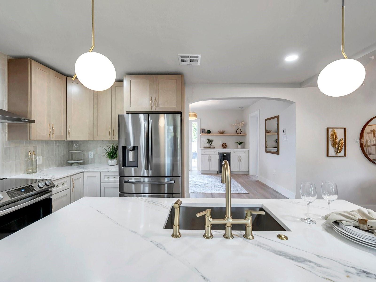 400 38TH AVE NE, ST PETERSBURG, FL, 33703