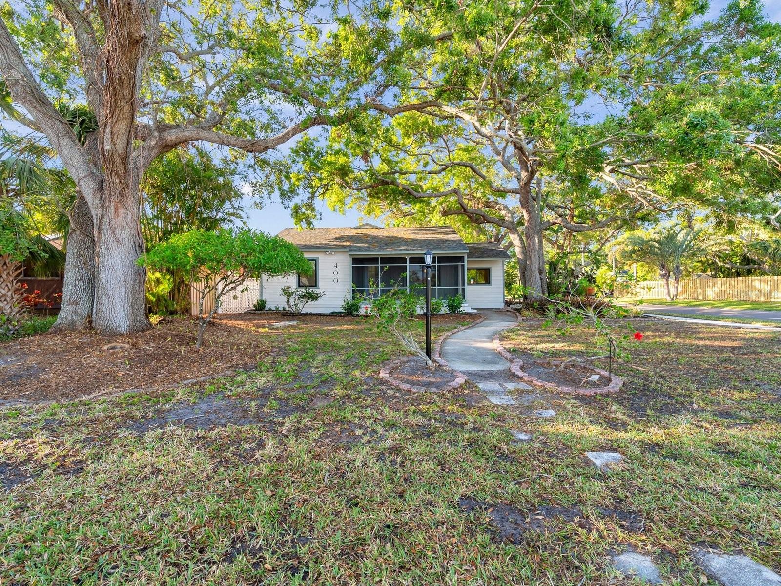 400 38TH AVE NE, ST PETERSBURG, FL, 33703