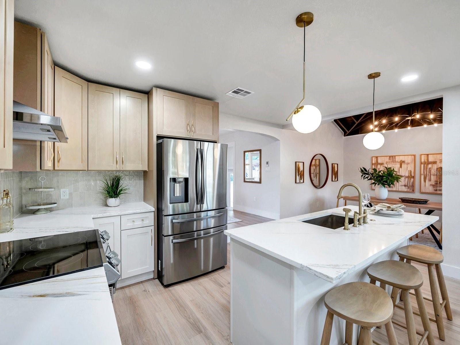 400 38TH AVE NE, ST PETERSBURG, FL, 33703