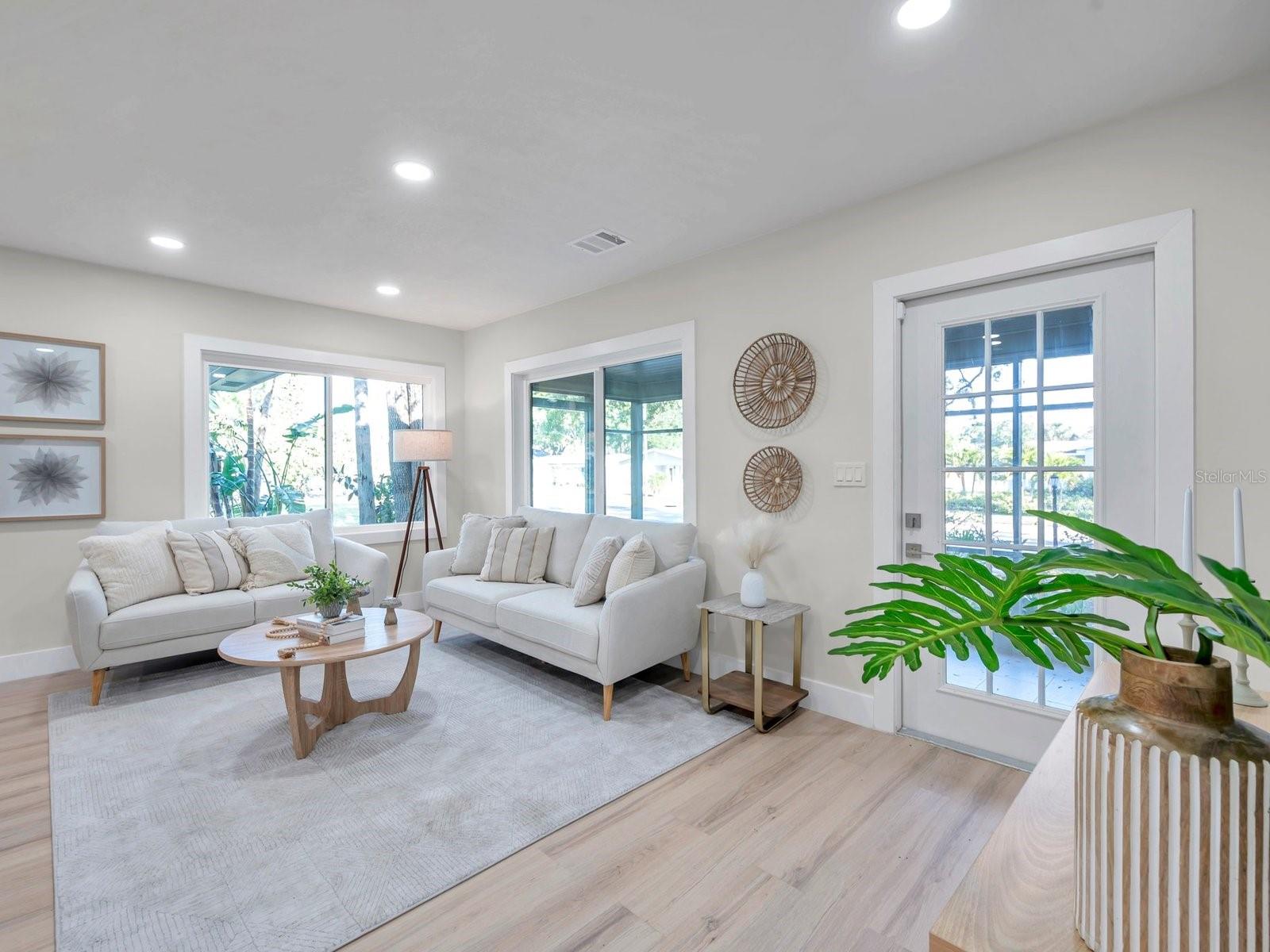 400 38TH AVE NE, ST PETERSBURG, FL, 33703