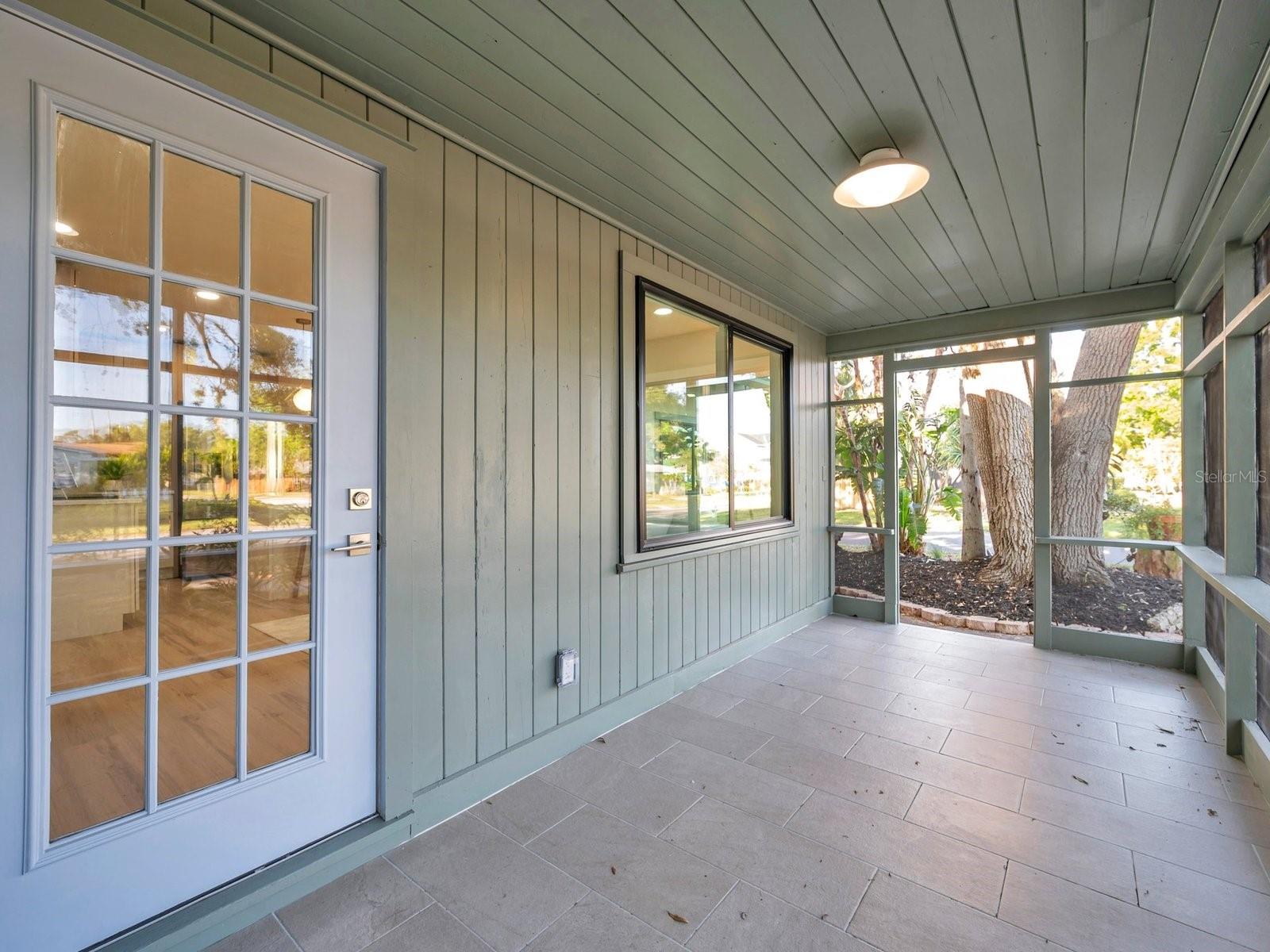 400 38TH AVE NE, ST PETERSBURG, FL, 33703