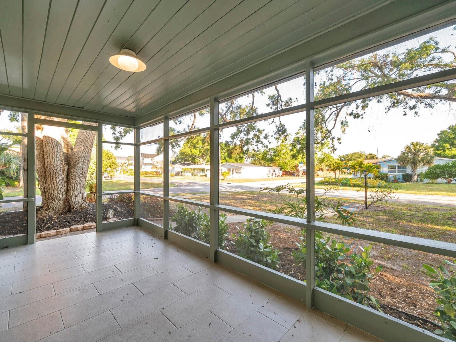 400 38TH AVE NE, ST PETERSBURG, FL, 33703