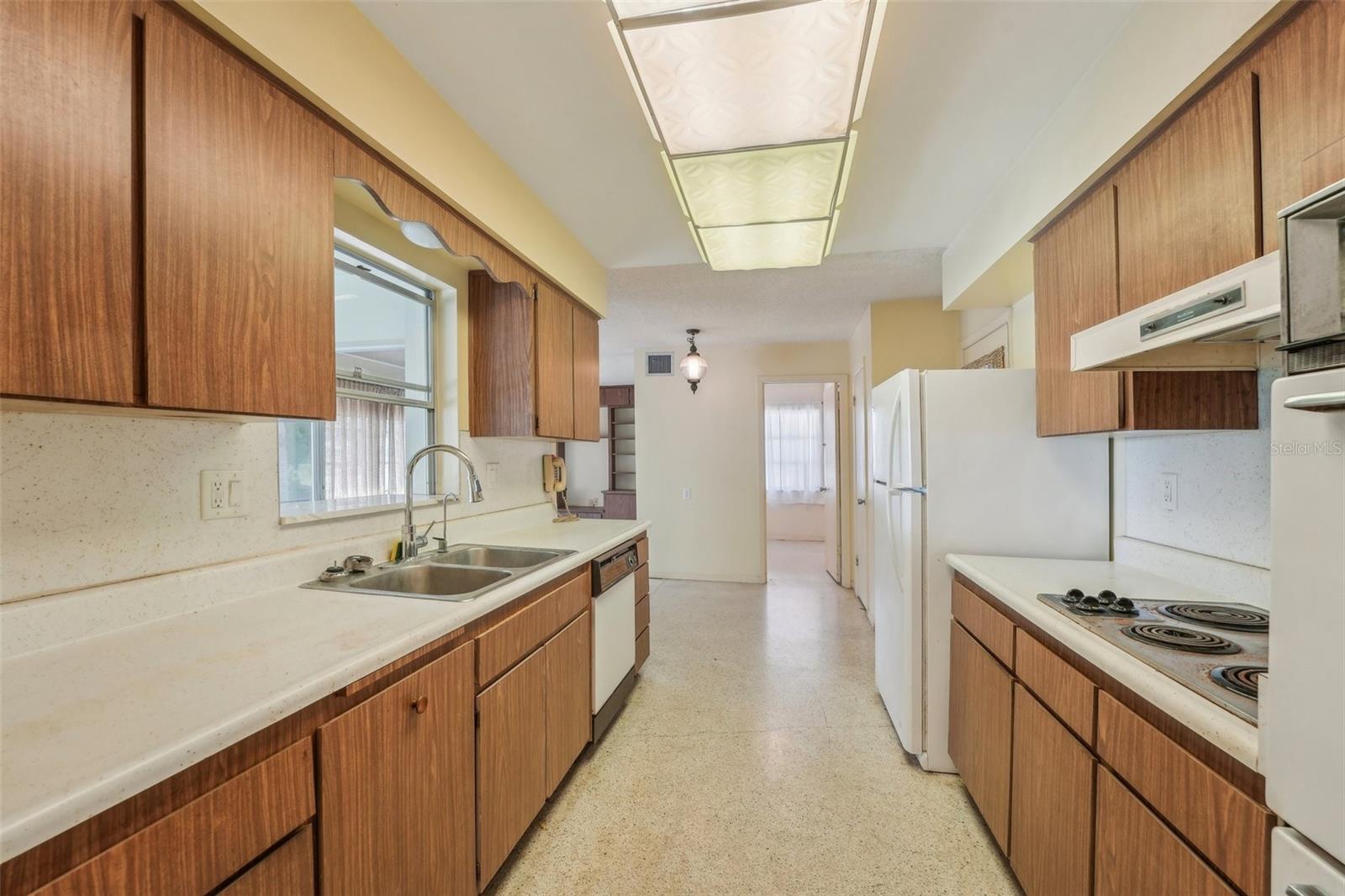 1709 N PEBBLE BEACH BLVD, SUN CITY CENTER, FL, 33573