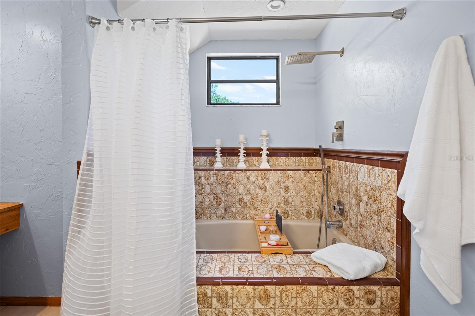 2020 E DOLPHIN DR, ENGLEWOOD, FL, 34223