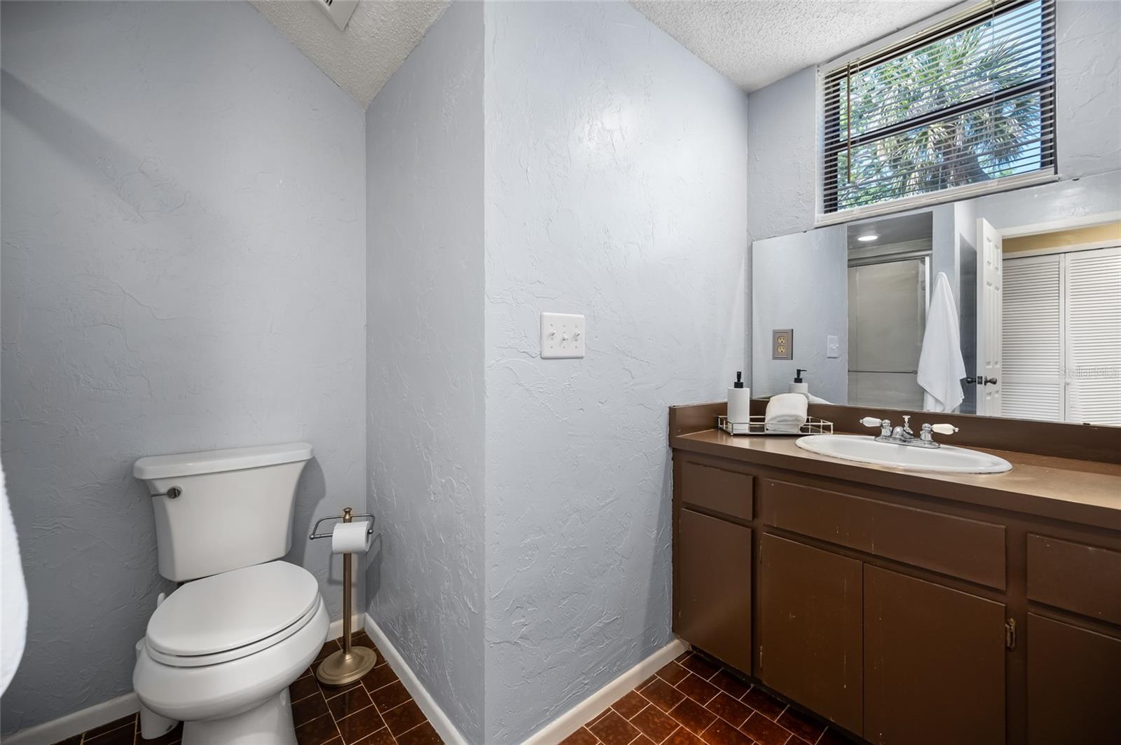 2020 E DOLPHIN DR, ENGLEWOOD, FL, 34223