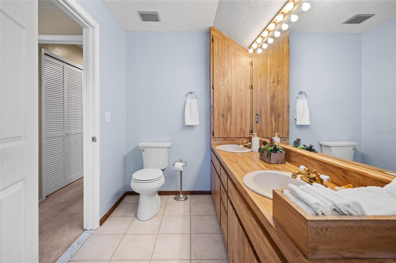 2020 E DOLPHIN DR, ENGLEWOOD, FL, 34223