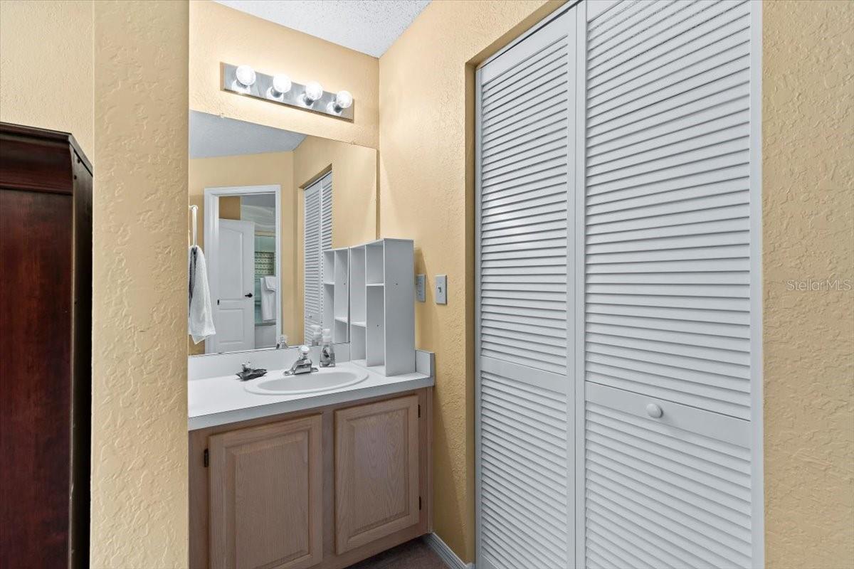1015 NORMANDY TRACE RD, TAMPA, FL, 33602