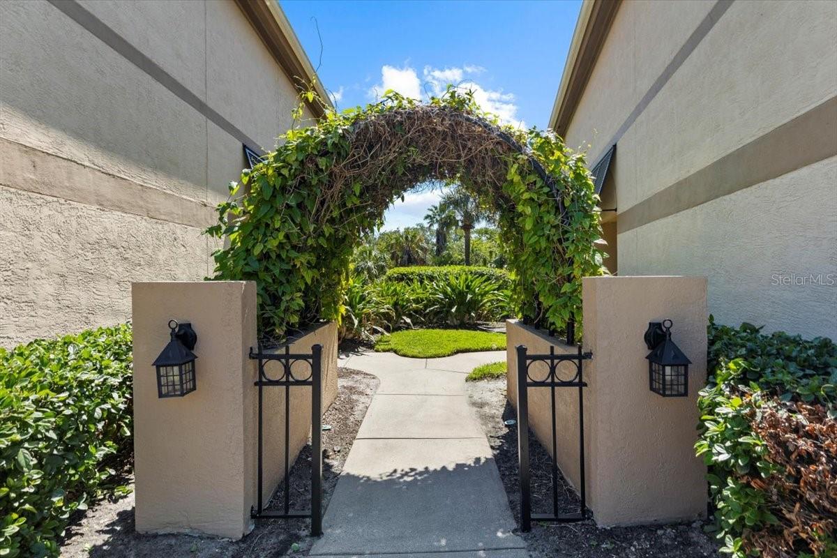 1015 NORMANDY TRACE RD, TAMPA, FL, 33602