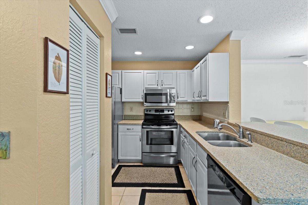 1015 NORMANDY TRACE RD, TAMPA, FL, 33602
