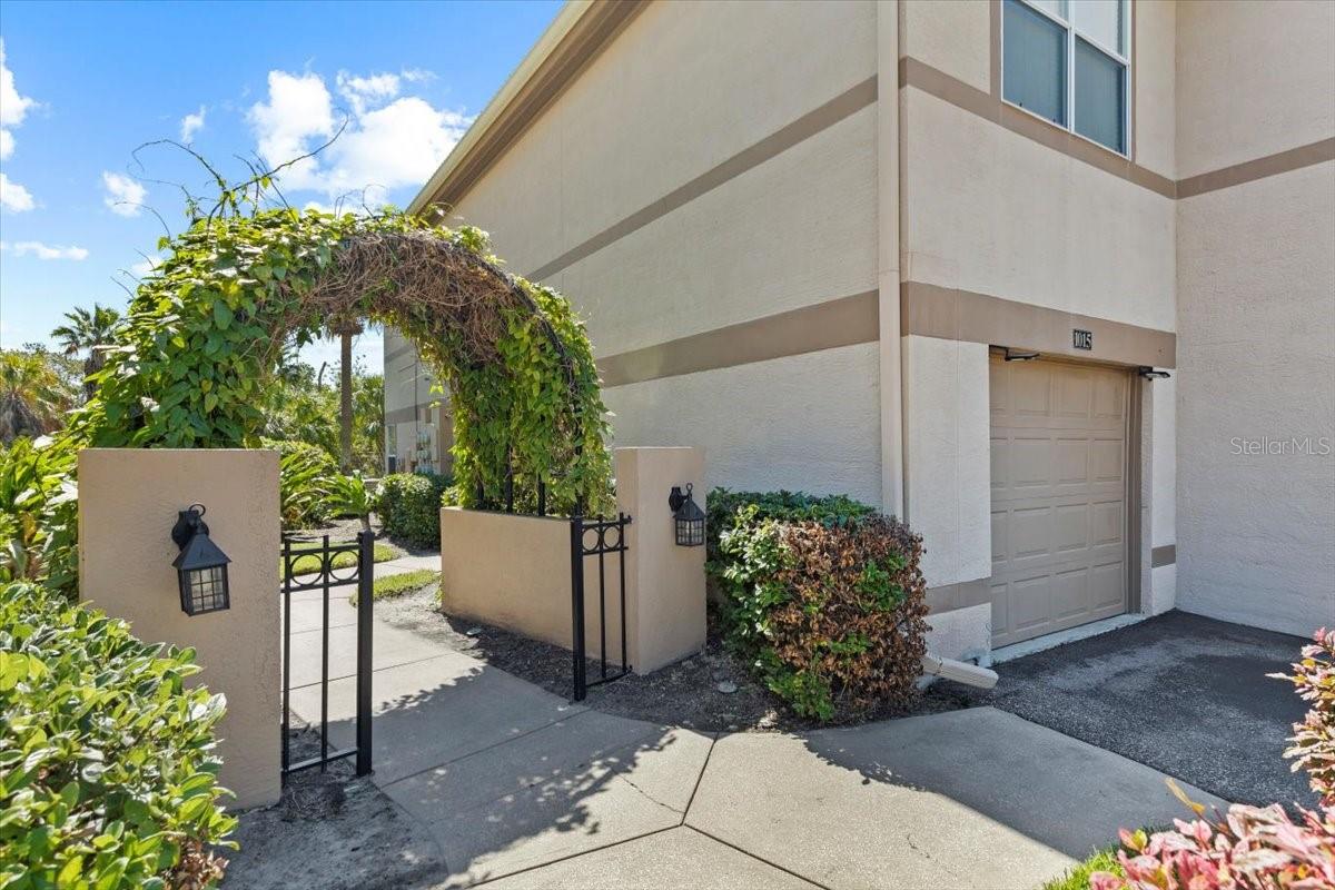 1015 NORMANDY TRACE RD, TAMPA, FL, 33602