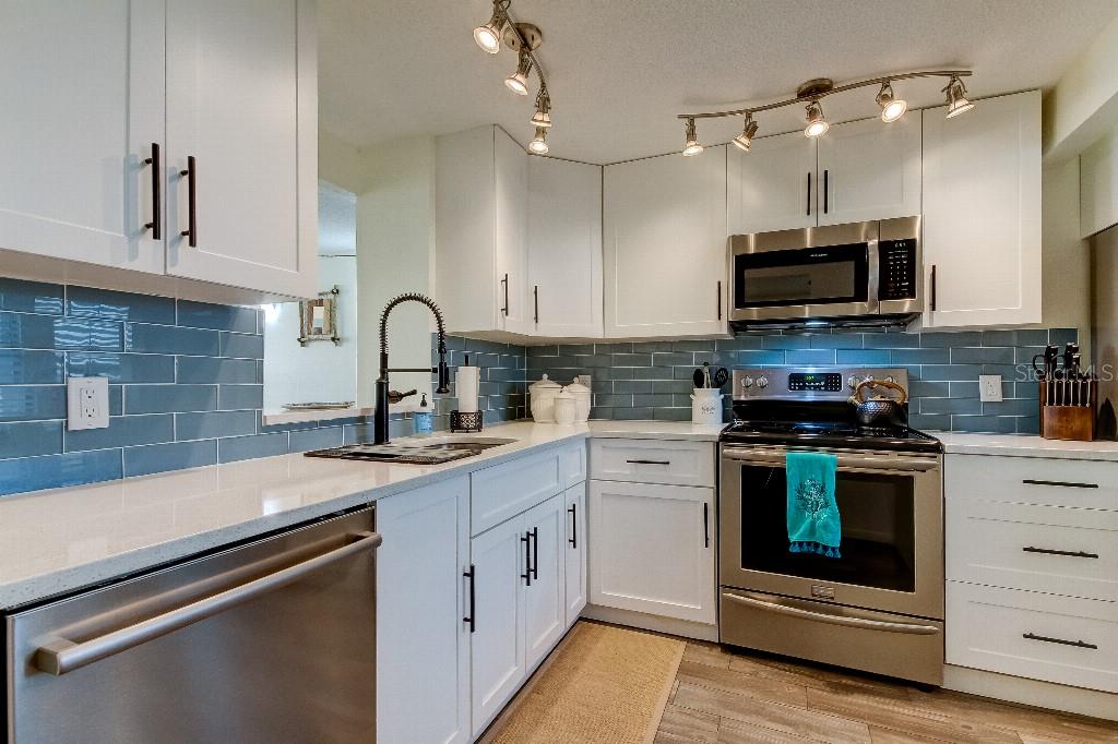 300 WOODETTE DR #402B, DUNEDIN, FL, 34698