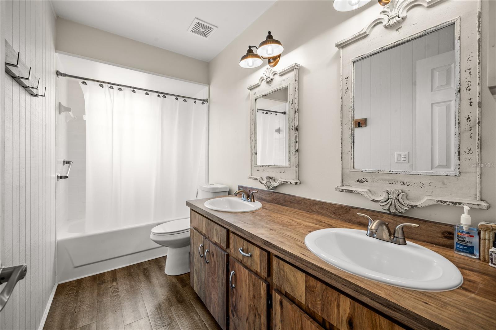 407 FOREST RD, MOUNT DORA, FL, 32757