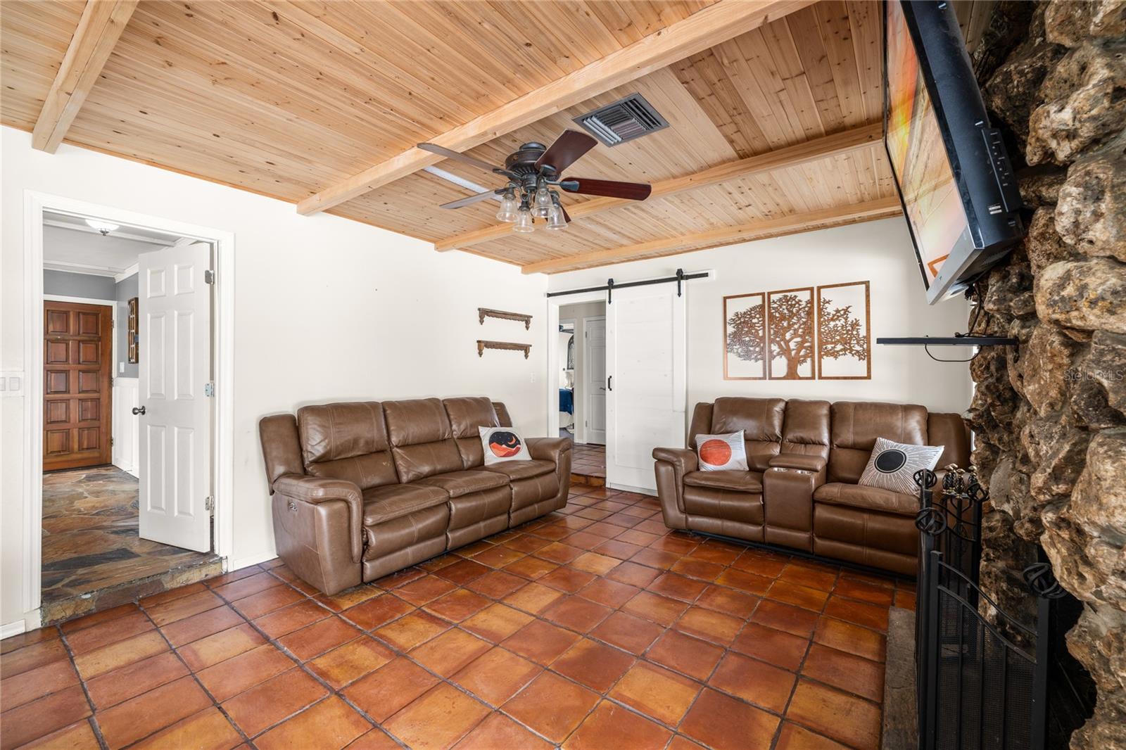 407 FOREST RD, MOUNT DORA, FL, 32757