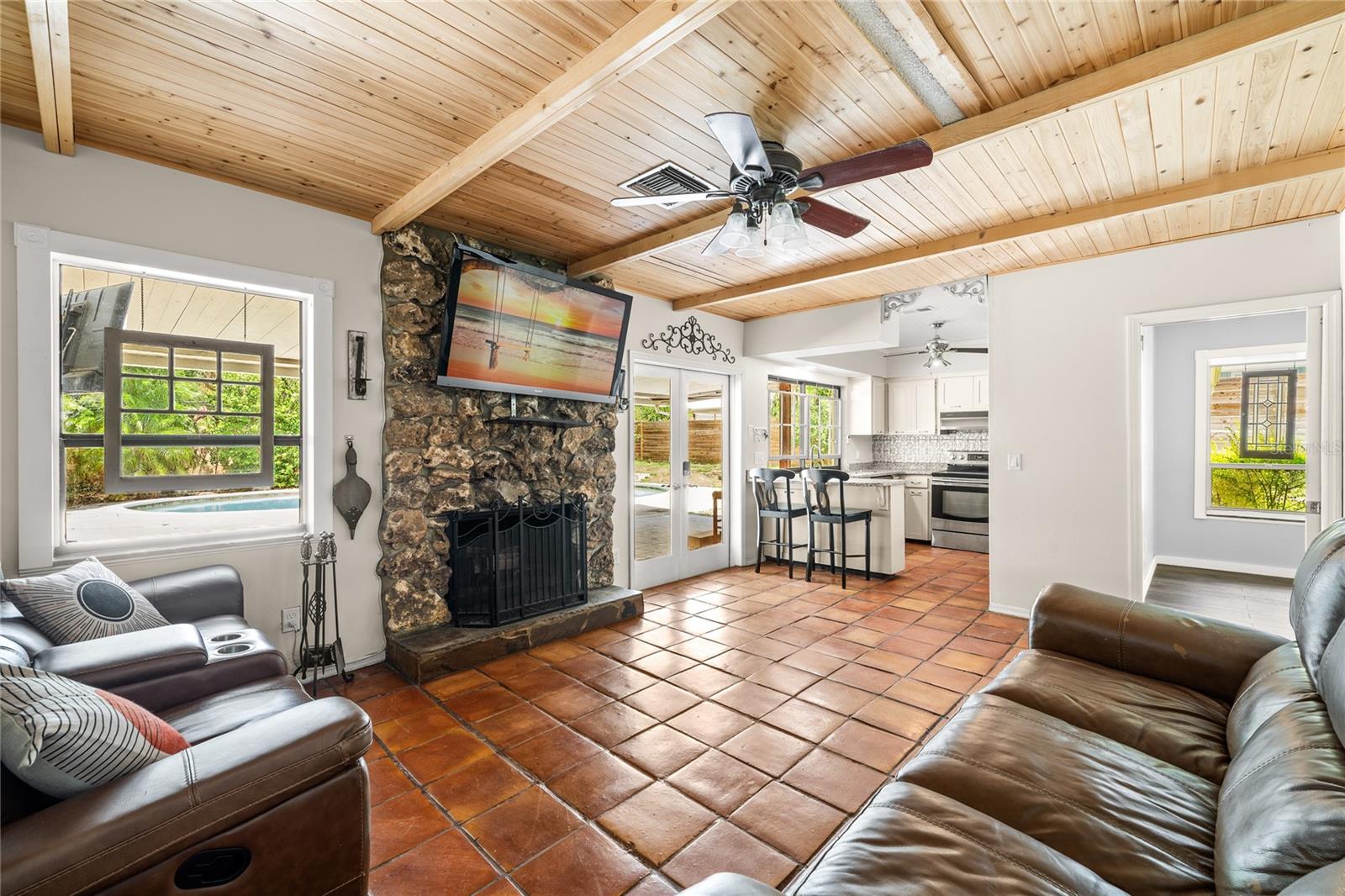 407 FOREST RD, MOUNT DORA, FL, 32757