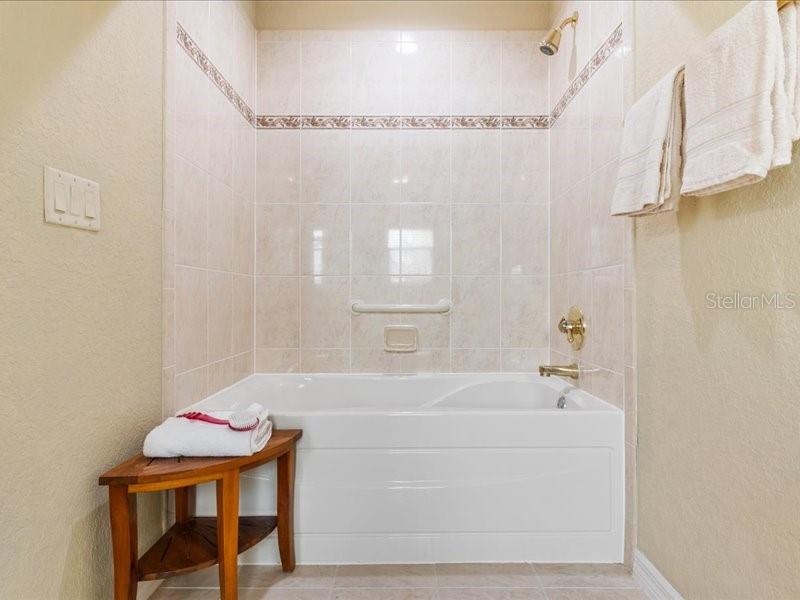 1561 LORIS LOOP, THE VILLAGES, FL, 32162