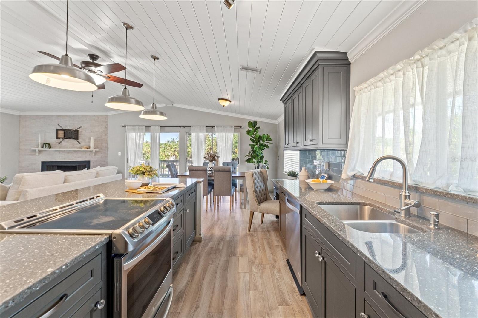 3901 POMPANO DR SE, ST PETERSBURG, FL, 33705