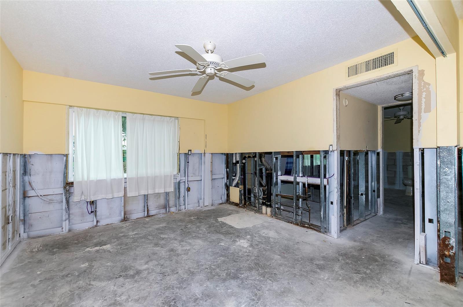 1451 GULF BLVD #102, CLEARWATER BEACH, FL, 33767