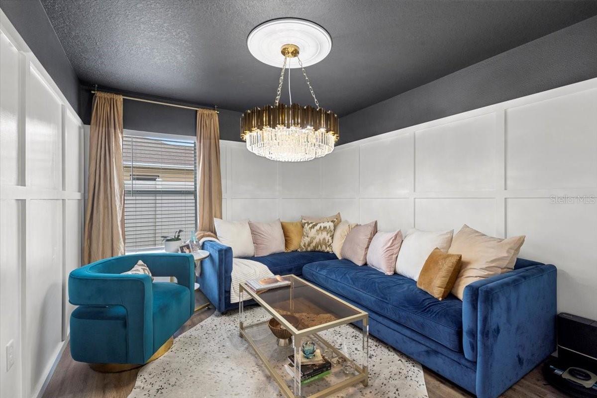 Bonus room, sitting area