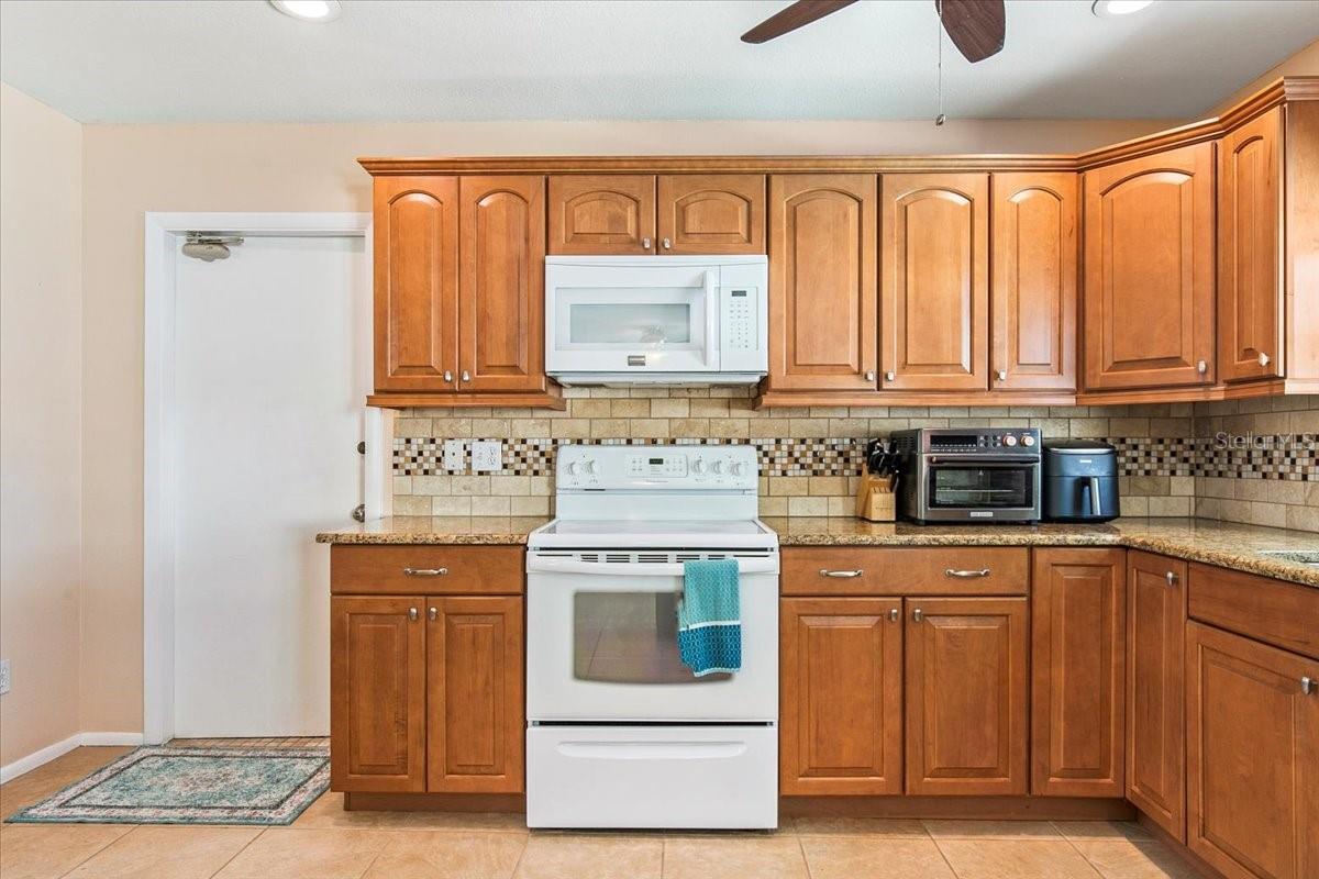 8208 17TH AVE NW, BRADENTON, FL, 34209