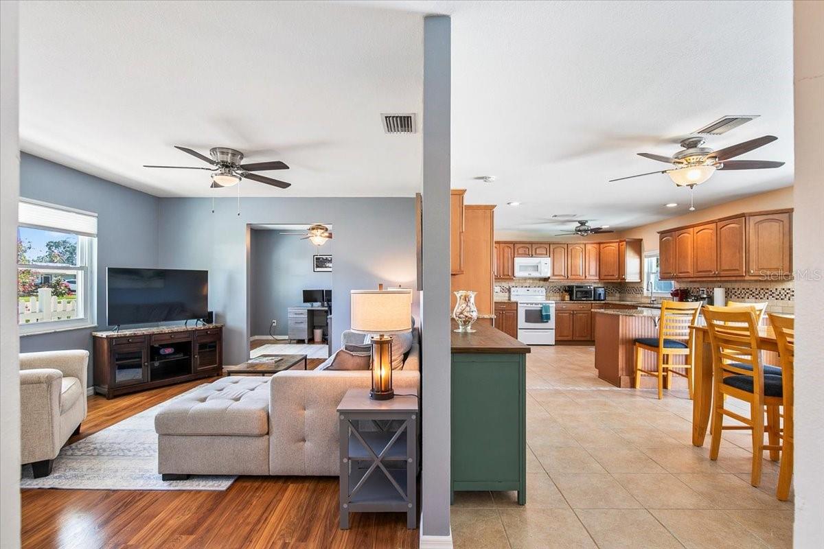 8208 17TH AVE NW, BRADENTON, FL, 34209