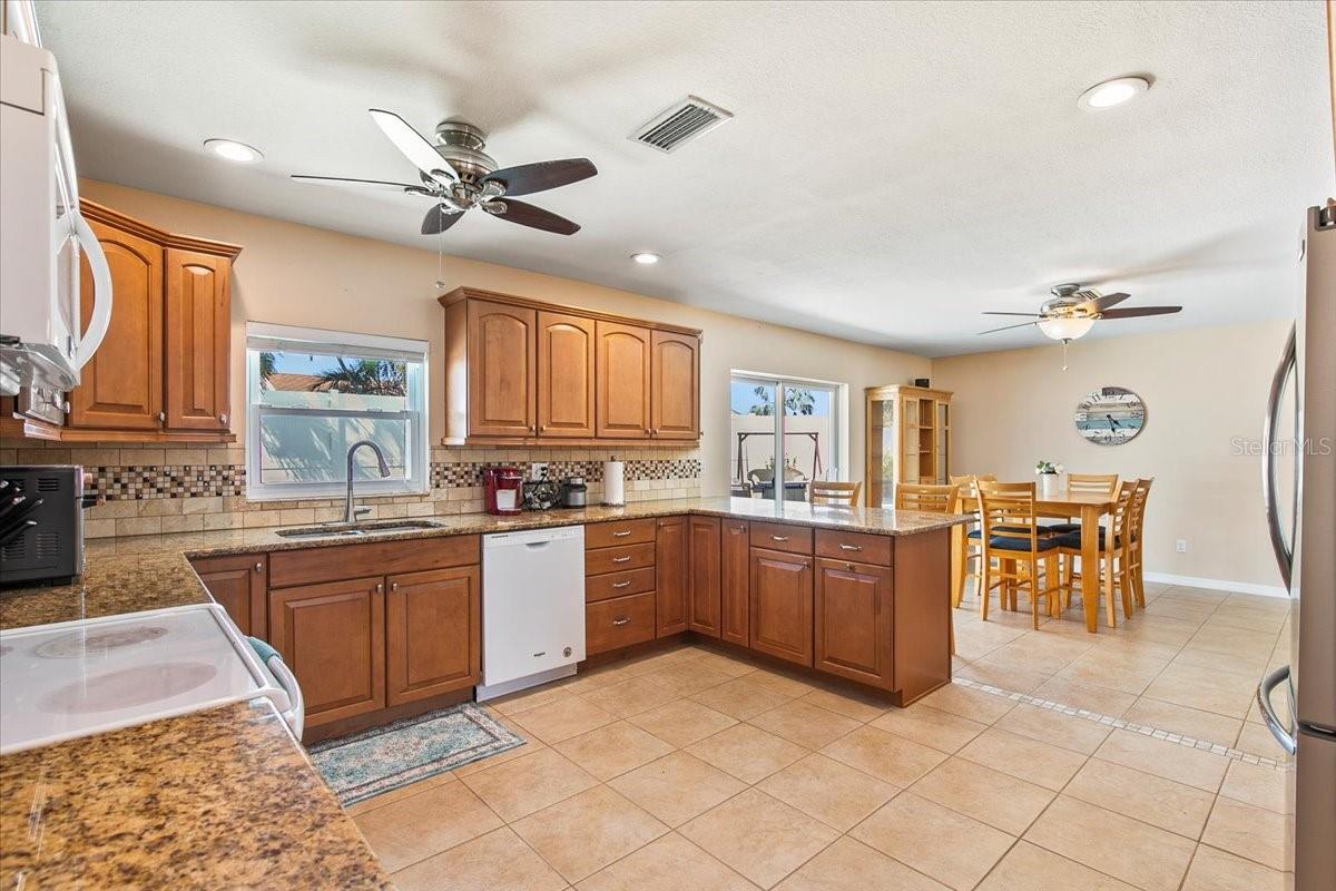 8208 17TH AVE NW, BRADENTON, FL, 34209